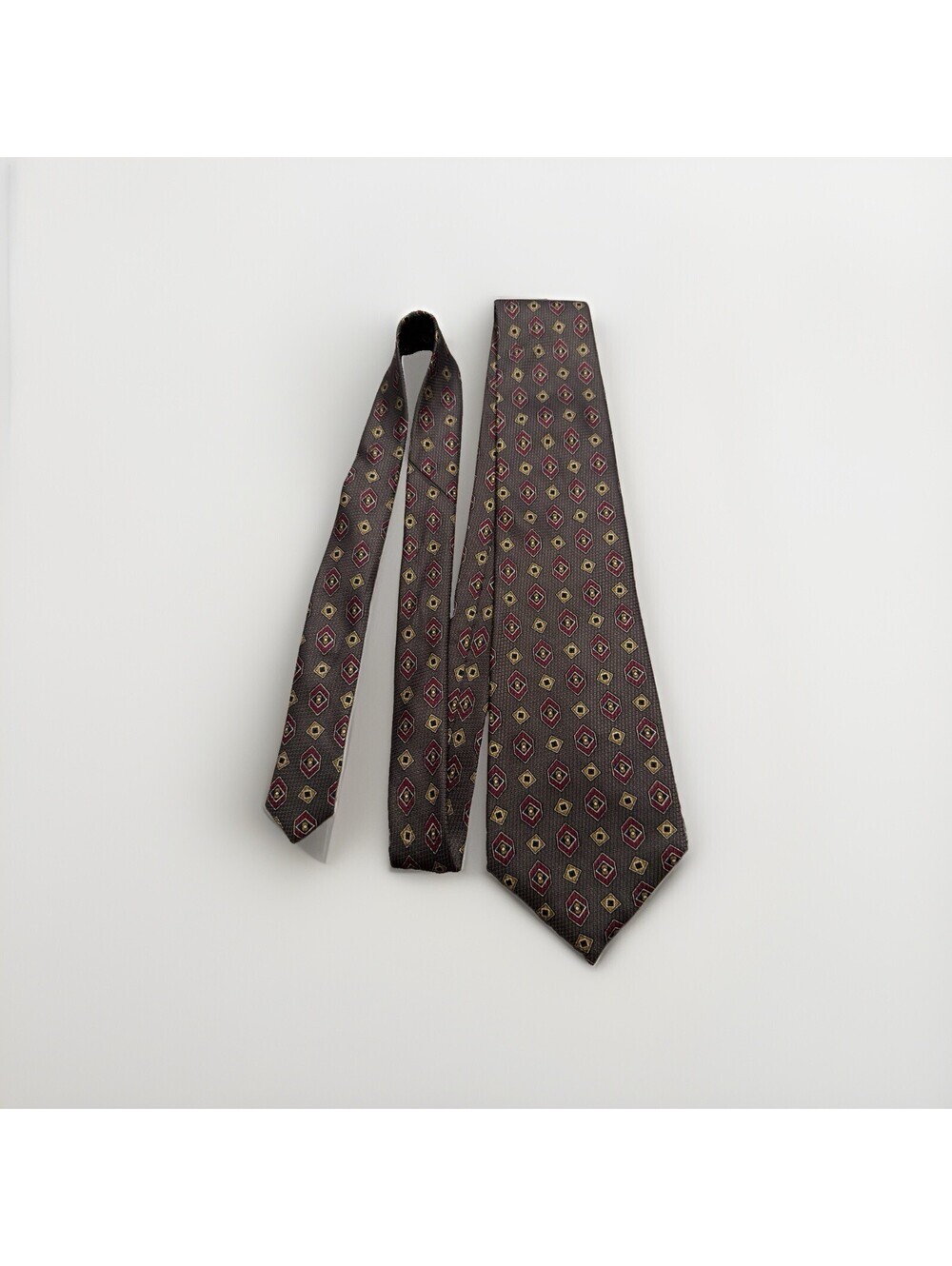 Burberrys of London Vintage Men’s Tie Gray Burgundy Gold Geometric Necktie